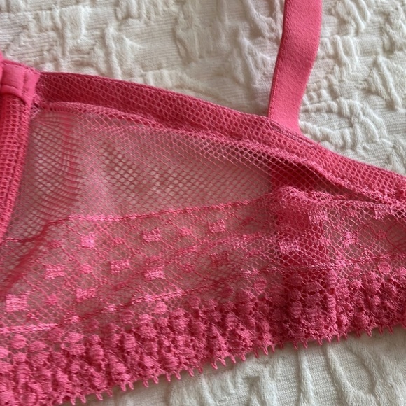 Pink Coral Victoria’s  Secret 32DDD plunge bra w/light padding & lace overlay. - Picture 10 of 10